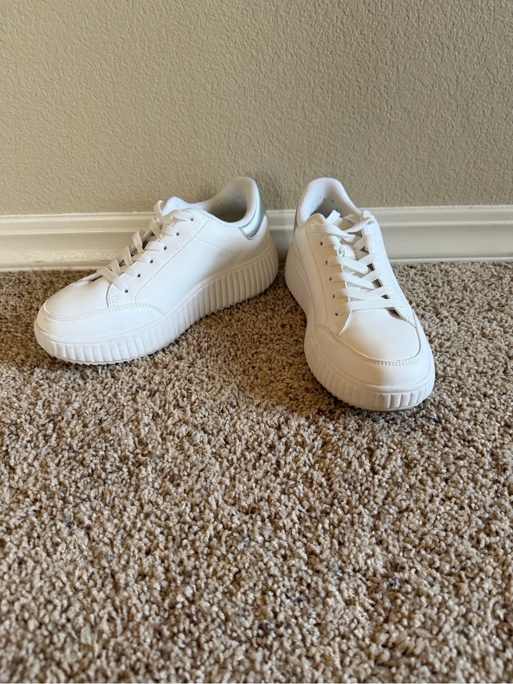 Dream Pairs Women’s White Platform Sneakers - Classic Low-Top Style